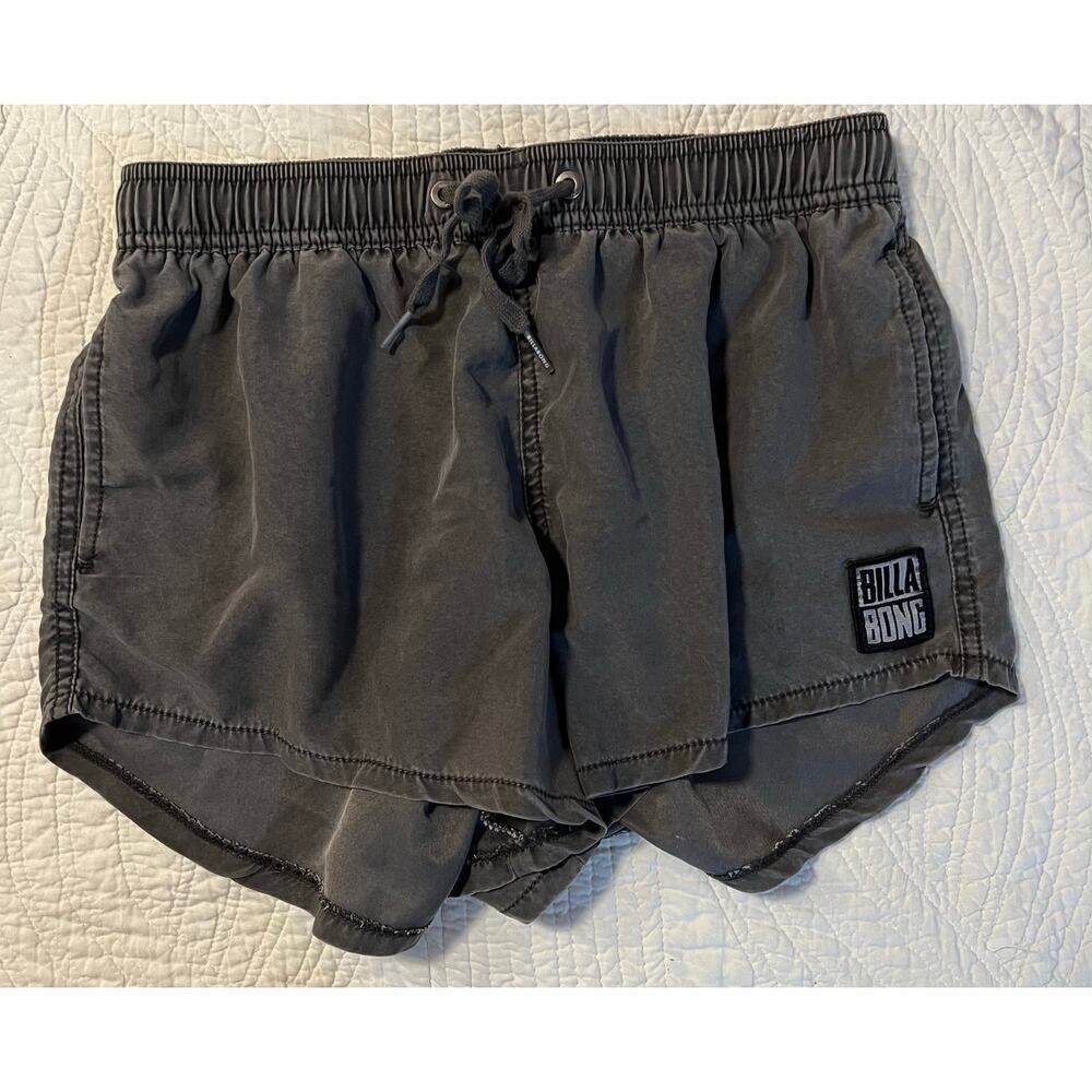 Billabong girls shorts
Gray
Sm size 10